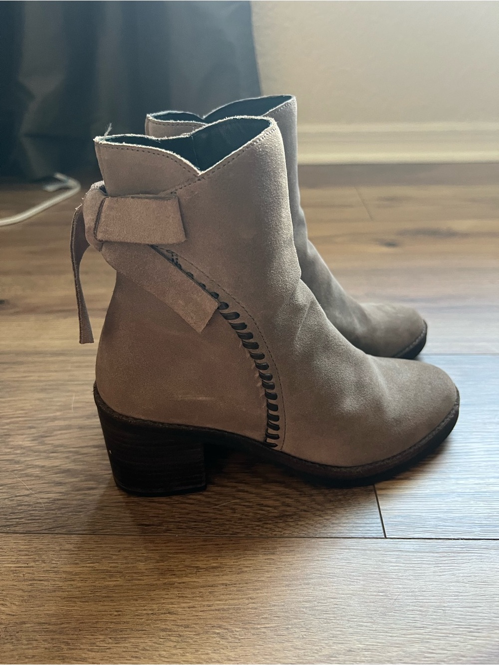UGG Fraise Whipstitch Suede Bow Back Ankle Boots - Taupe